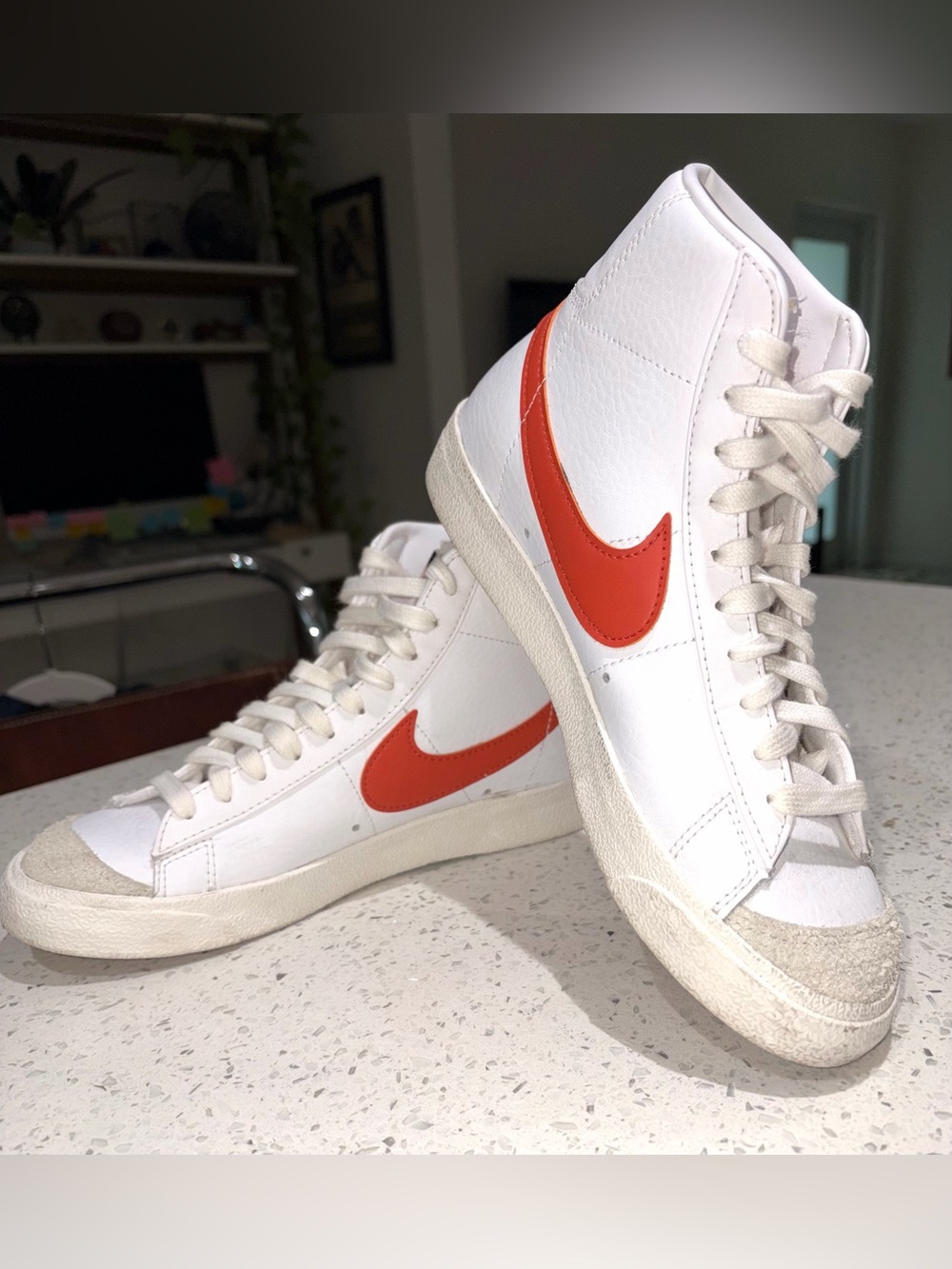 Nike Blazer Men’s Mid 77 Vintage hightop. Habanero red/white. Retro Style. Size6